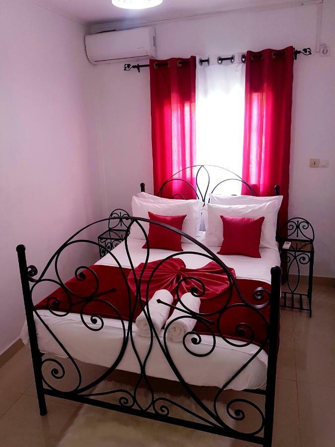 Appartement Makepe Bm 2 Douala Luaran gambar